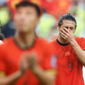 “伊”意孤行？是否换帅取决两点 甲乙方均握有利刃