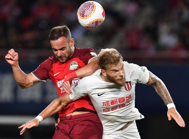 1727001059982025165.jpg (体育)(12)足球——中超:河南俱乐部酒祖杜康胜成都蓉城XxjpseC007284_20240921_PEPFN0A001.jpg